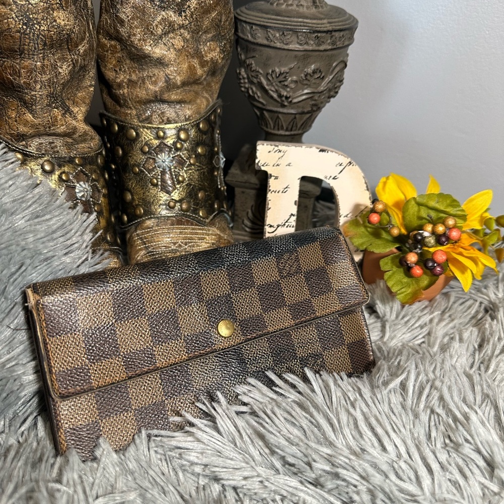 Louis Vuitton zippy patent leather Wallet